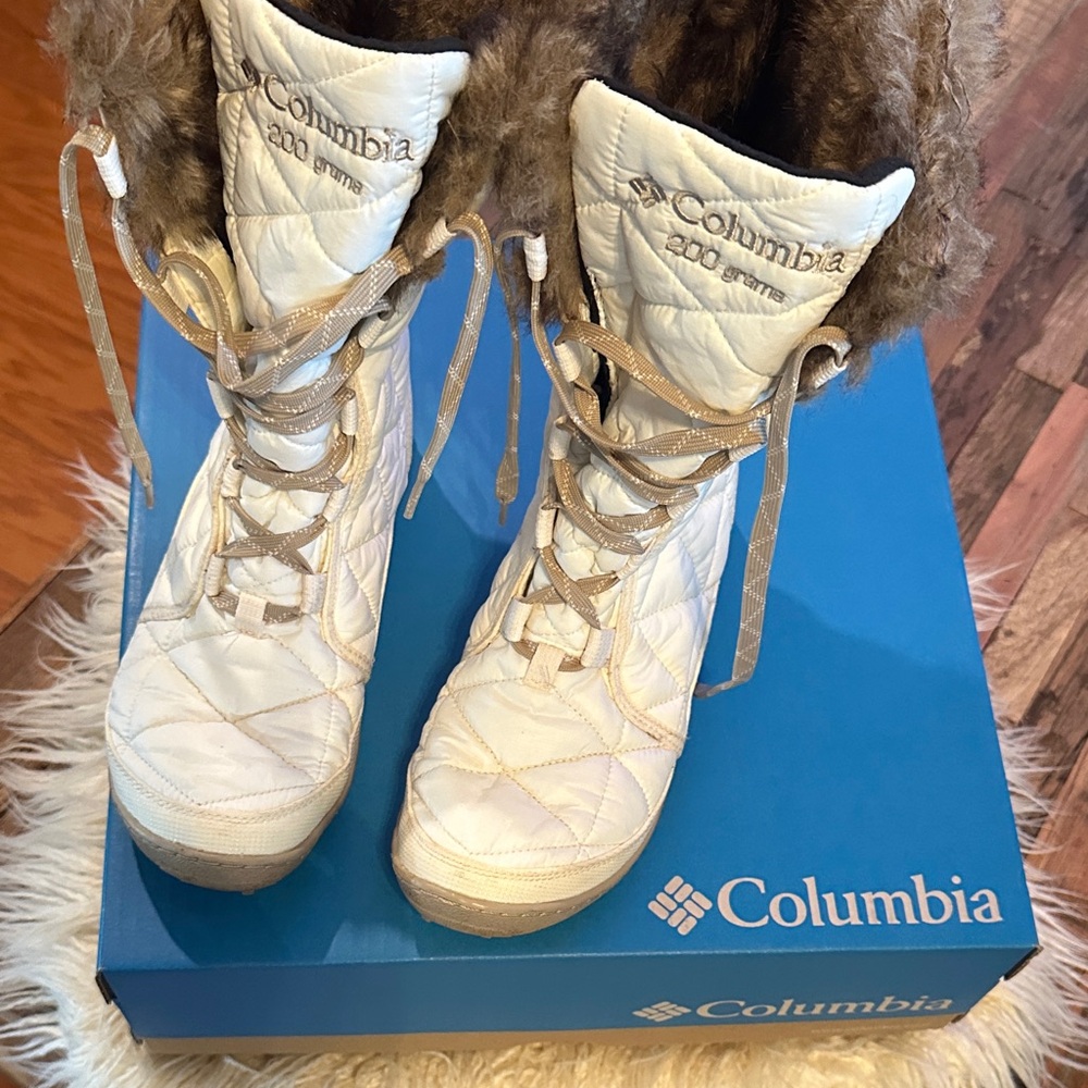 Columbia Women's White and Tan Winter Boots